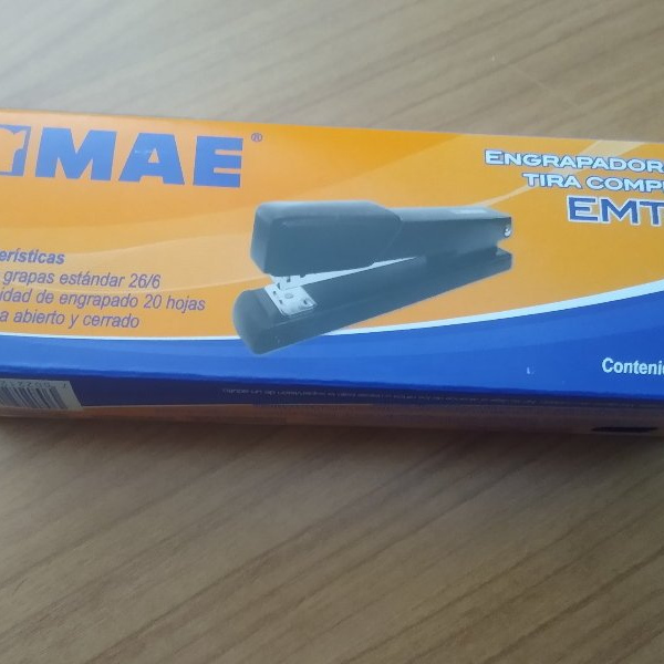 ENGRAPADORA MAE METALICA TIRA COM EMT-10